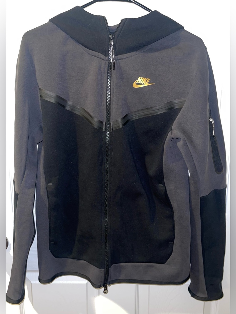 Nike Men’s Small tech full zip fleece Windrunner jacket black gray